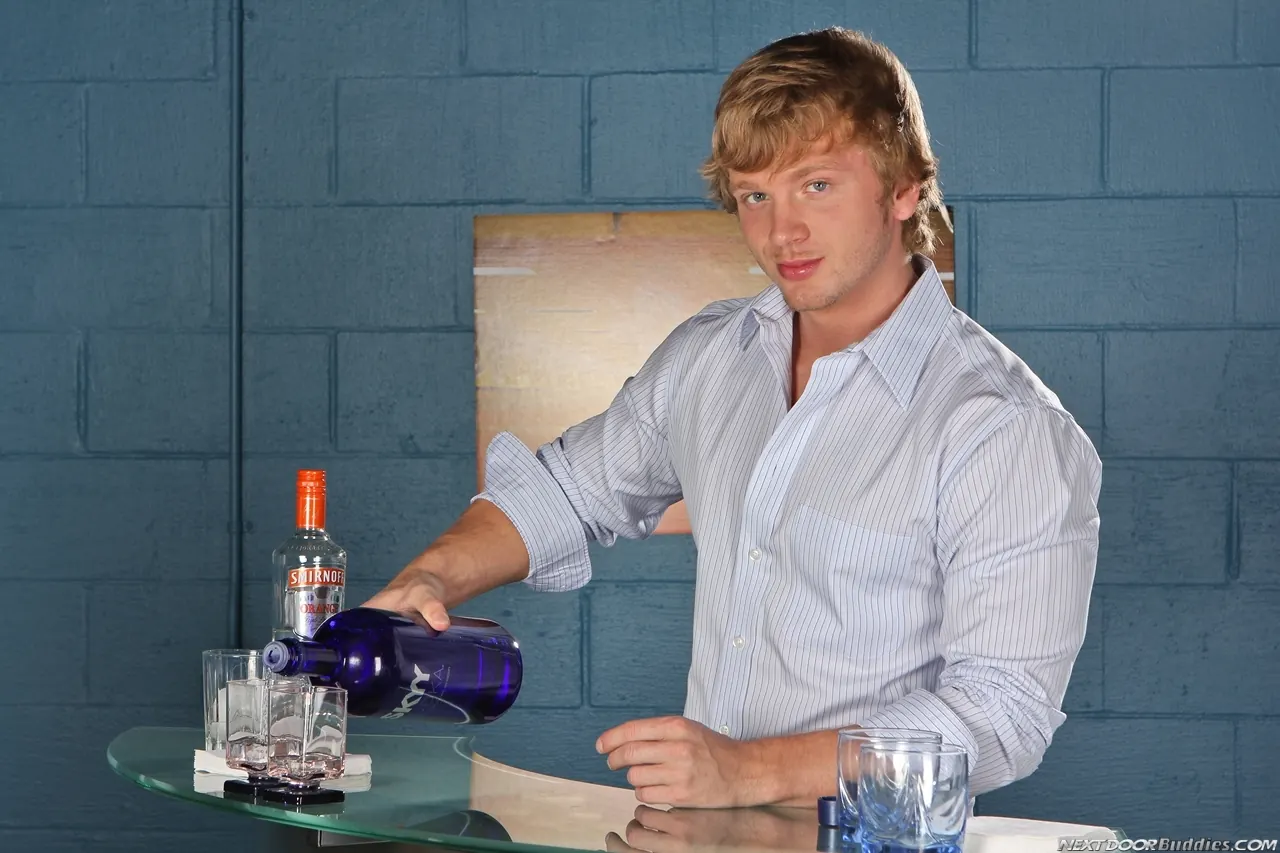 Next Door Studios 'Delayed Departure' starring AJ Monroe (Photo 3)