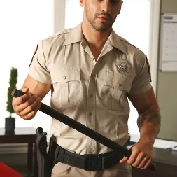 Arad in 'Next Door Studios' Office Surprise (Thumbnail 1)