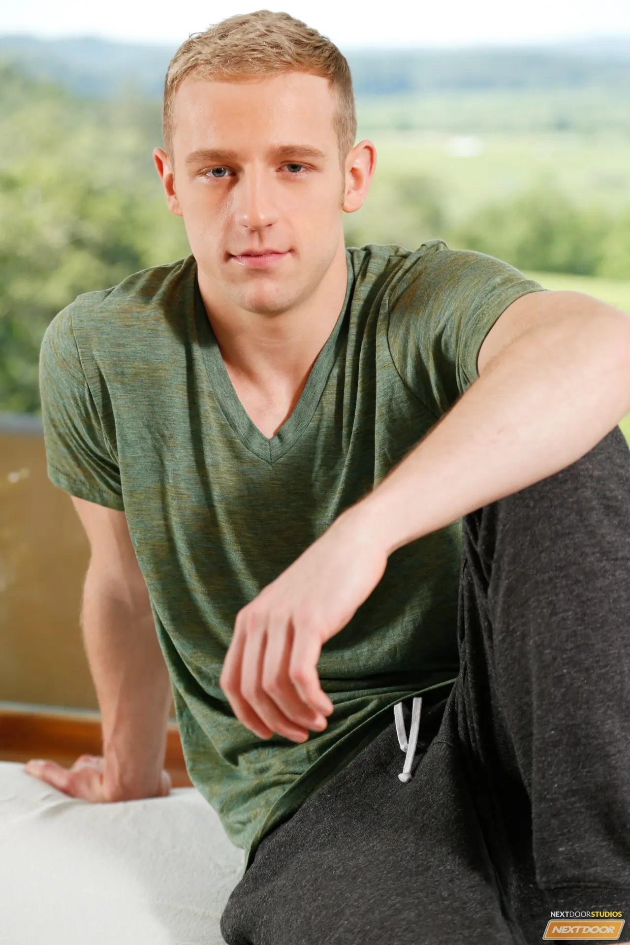 Next Door Studios 'Touch and Play' starring Arad (Photo 1)