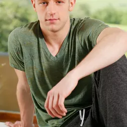 Arad in 'Next Door Studios' Touch and Play (Thumbnail 1)