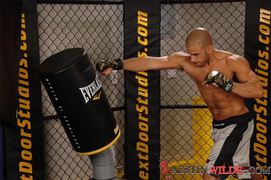 Next Door Studios 'CAGING THE WILDE' starring Austin Wilde (Photo 2)