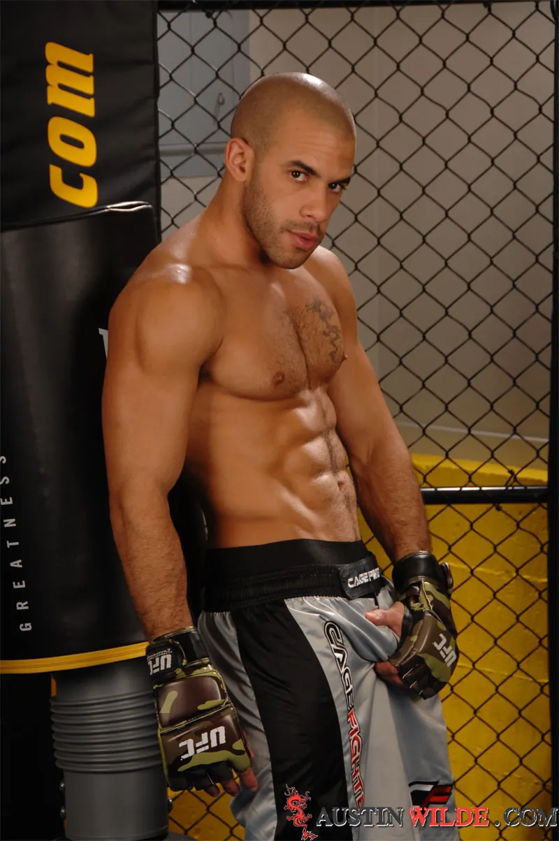 Next Door Studios 'CAGING THE WILDE' starring Austin Wilde (Photo 4)