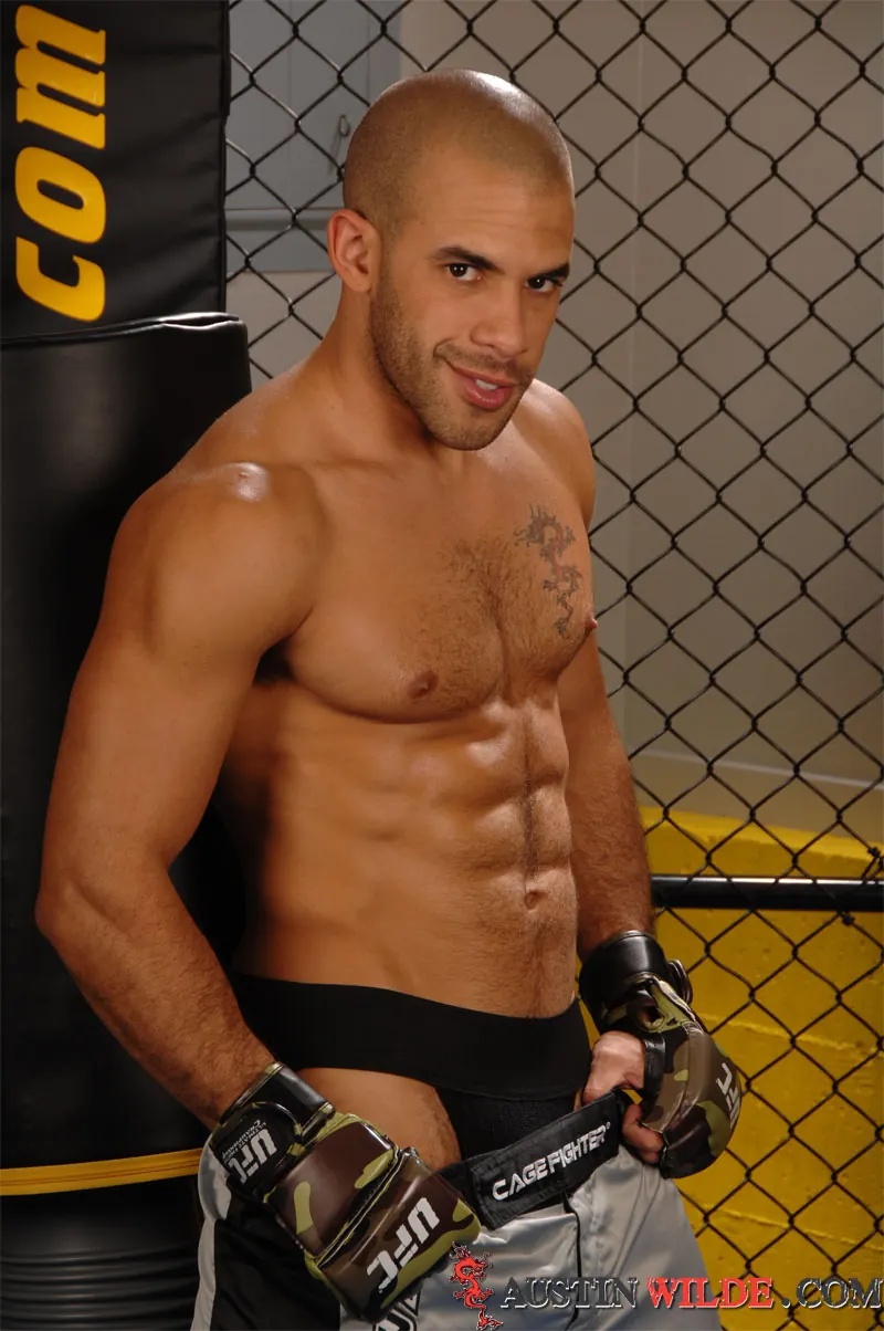 Next Door Studios 'CAGING THE WILDE' starring Austin Wilde (Photo 5)