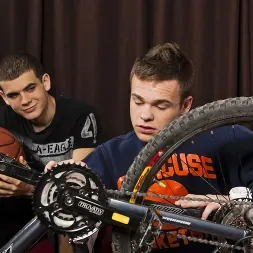 Blake Savage in Grinding Gears (Photo 6) Blake Savage in 'Next Door Studios' Grinding Gears (Thumbnail 6)