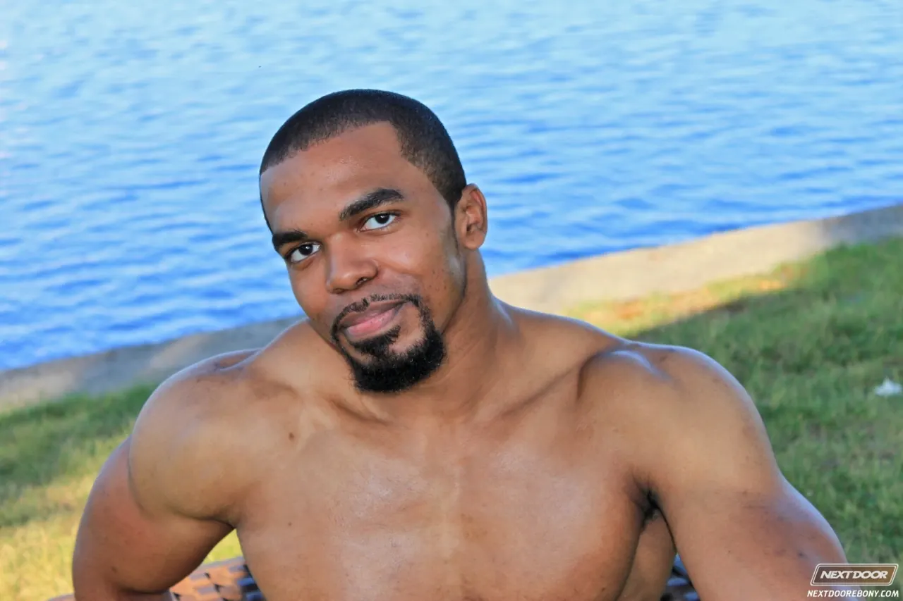 Next Door Studios 'Boxer' starring Boxer (Photo 12)