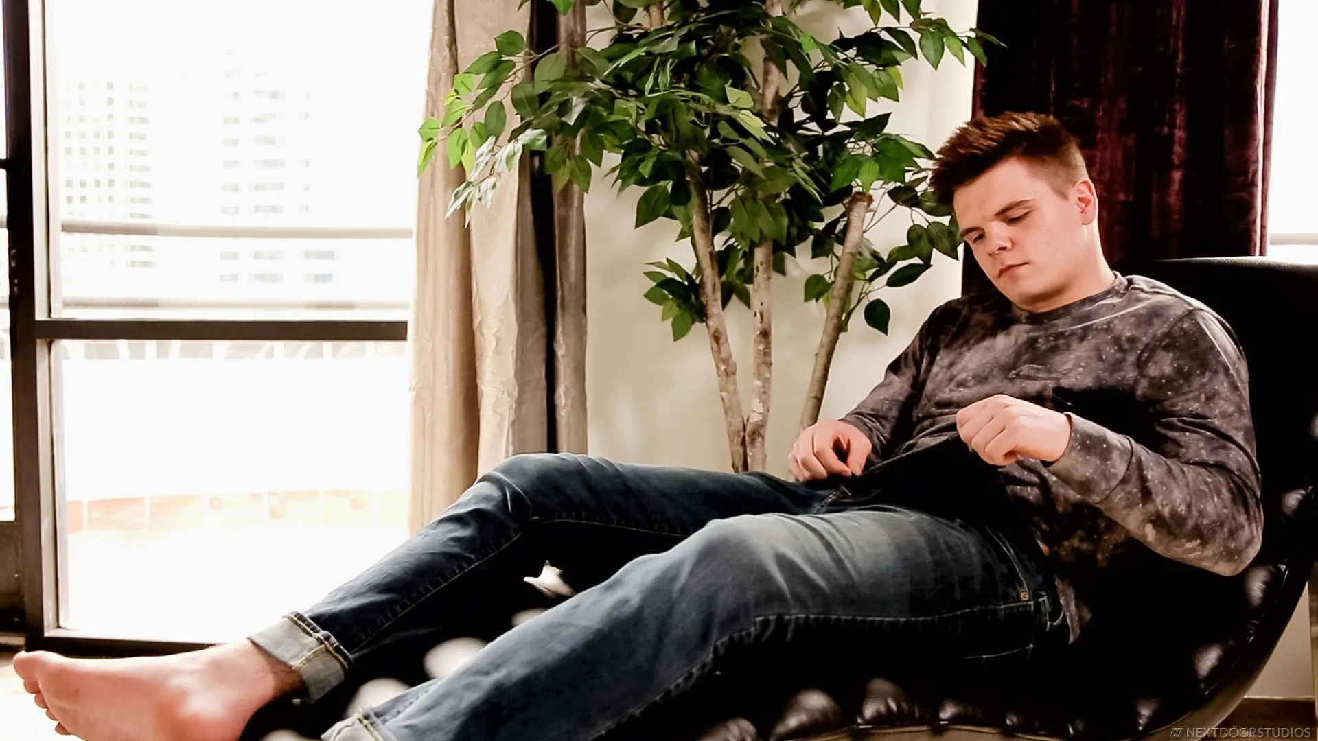 Next Door Studios 'Brady Breeze' starring Brady Breeze (Photo 18)