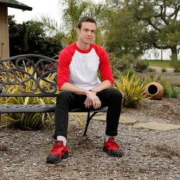 Brandon Moore in 'Next Door Studios' Handy Man To-Do (Thumbnail 1)