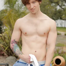 Brandon Moore in 'Next Door Studios' Handy Man To-Do (Thumbnail 18)