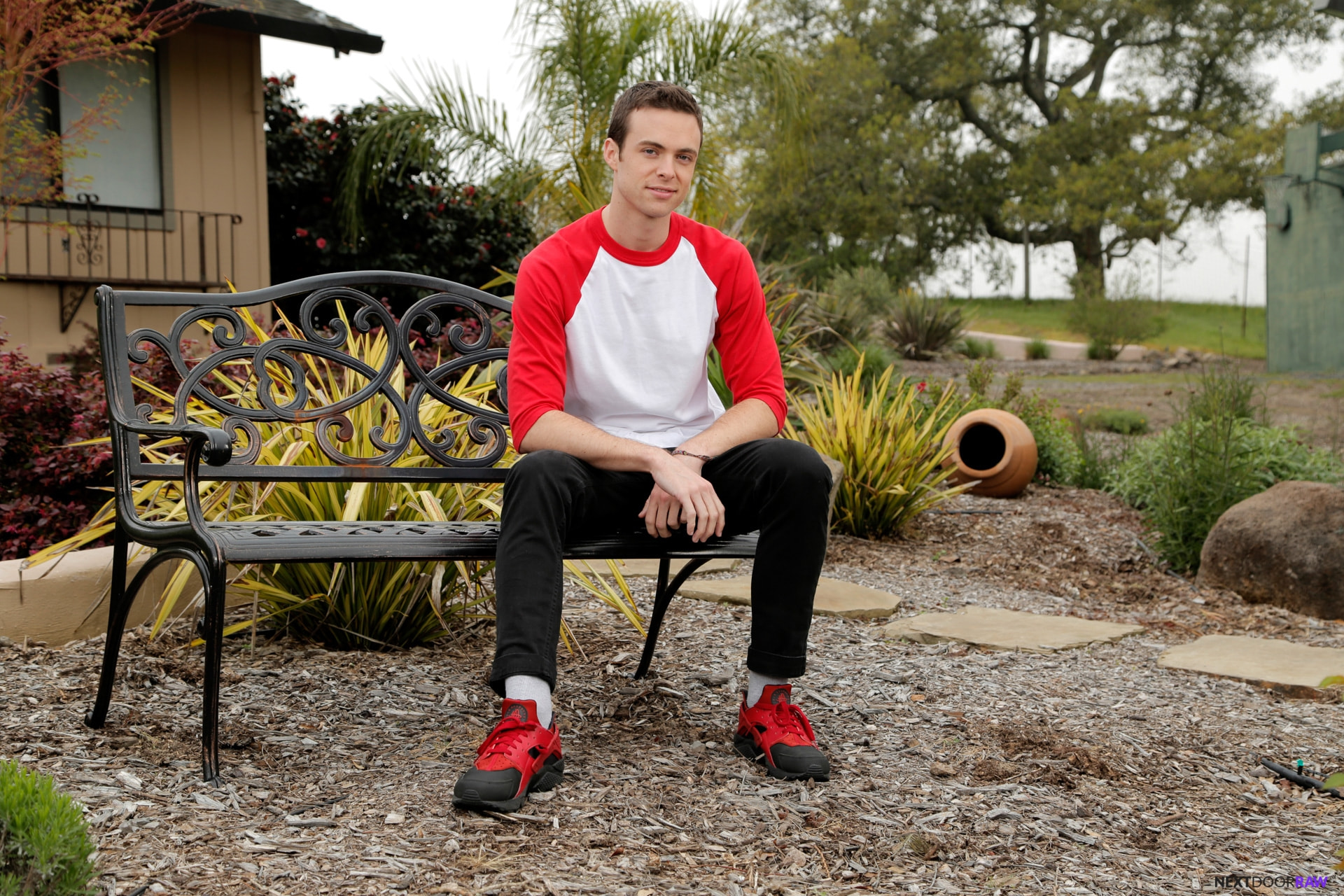 Brandon Moore in 'Next Door Studios' Handy Man To-Do (Thumbnail 1)