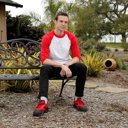 Brandon Moore in 'Next Door Studios' Handy Man To-Do (Thumbnail 1)