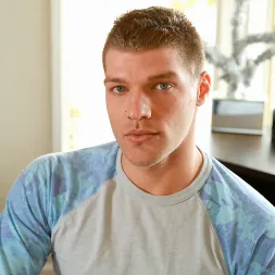 Bridger Watts in Runners Tease (Photo 1) Bridger Watts in 'Next Door Studios' Runners Tease (Thumbnail 1)