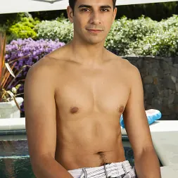 Campbell Stevens in 'Next Door Studios' Weekend Warriors (Thumbnail 1)