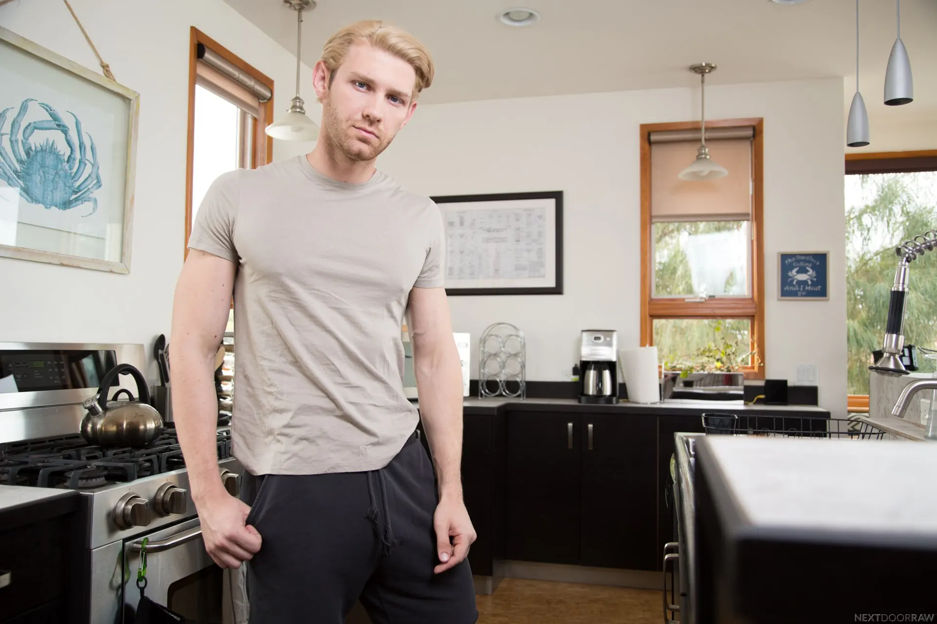 Next Door Studios 'Catch A Dude' starring Carter Woods (Photo 4)