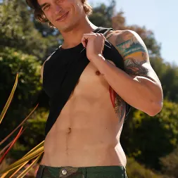 Chad Pitt in 'Next Door Studios' Chad Pitt (Thumbnail 6)