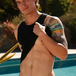 Chad Pitt in 'Next Door Studios' Chad Pitt (Thumbnail 8)