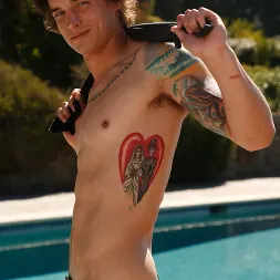 Chad Pitt in 'Next Door Studios' Chad Pitt (Thumbnail 10)