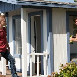 Chris Blades in 'Next Door Studios' Big Things in Little Towns (Thumbnail 27)