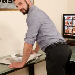 Chris Harder in Park Scouting (Photo 3) Chris Harder in 'Next Door Studios' Park Scouting (Thumbnail 3)