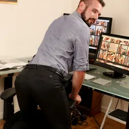 Chris Harder in Park Scouting (Photo 6) Chris Harder in 'Next Door Studios' Park Scouting (Thumbnail 6)