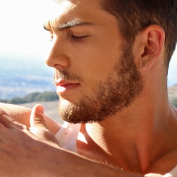 Chuck in 'Next Door Studios' Chuck (Thumbnail 3)