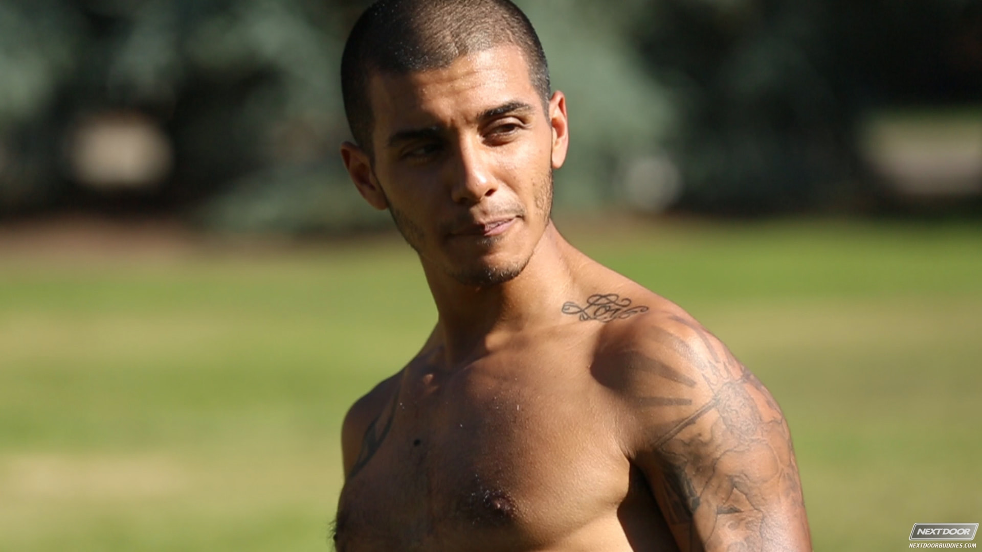 Damien West in 'Next Door Studios' Tight Ends (Thumbnail 4)