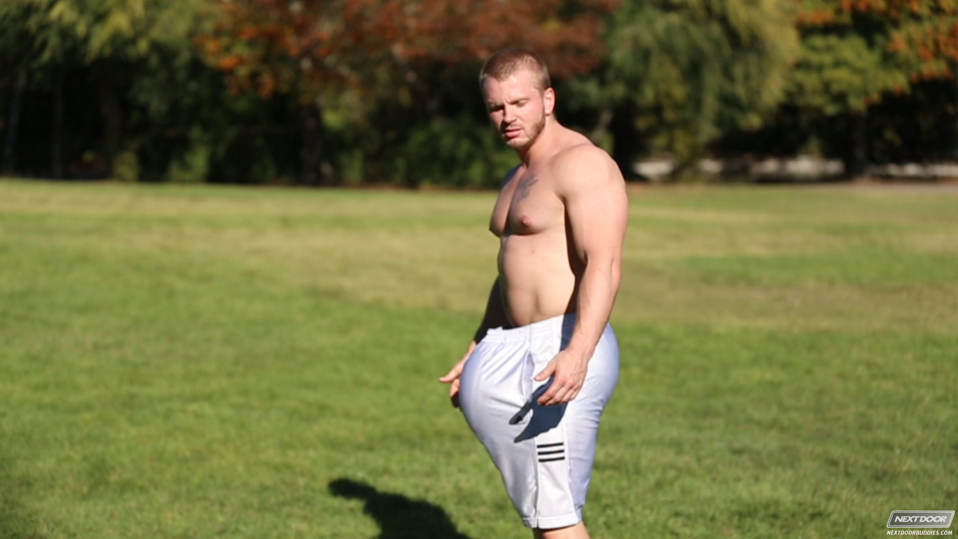 Damien West in 'Next Door Studios' Tight Ends (Thumbnail 20)