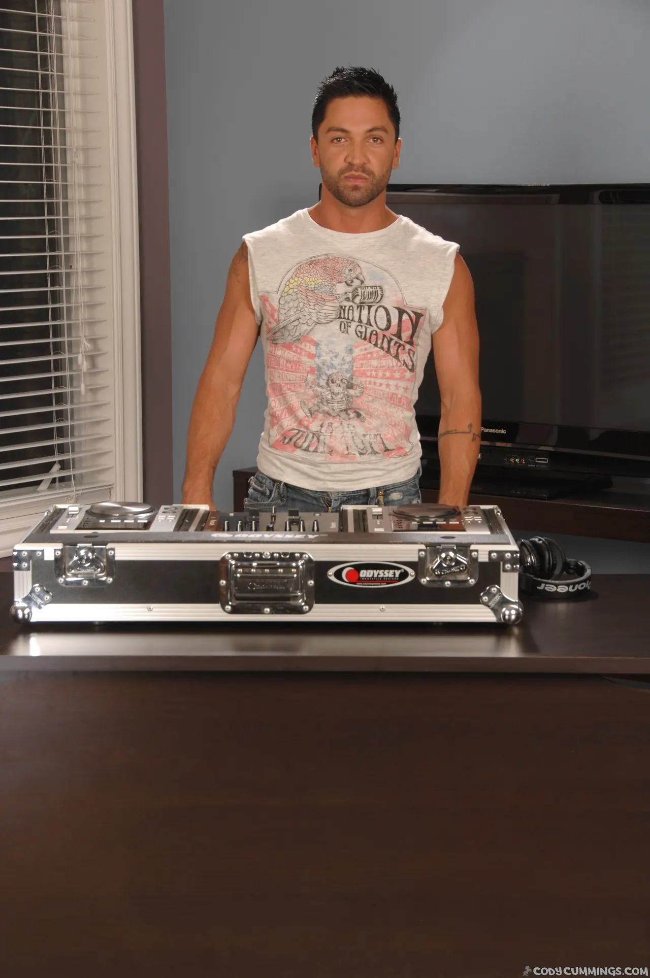 Next Door Studios 'Pull On My Cable' starring Dominic Pacifico (Photo 1)