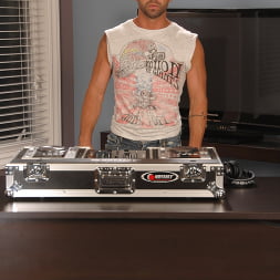 Dominic Pacifico in 'Next Door Studios' Pull On My Cable (Thumbnail 1)