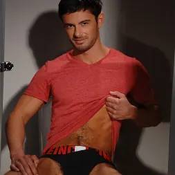 Donny Wright in 'Next Door Studios' Donny Wright (Thumbnail 2)