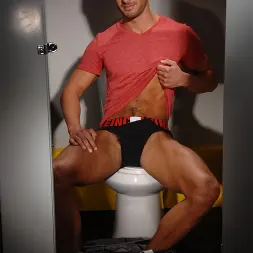 Donny Wright in 'Next Door Studios' Donny Wright (Thumbnail 3)