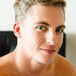 Drake Riley in Red Ass Lobster (Photo 12) Drake Riley in 'Next Door Studios' Red Ass Lobster (Thumbnail 12)