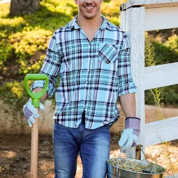 Elijah James in 'Next Door Studios' Elijah James (Thumbnail 2)