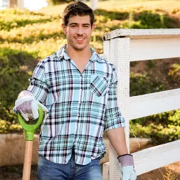 Elijah James in 'Next Door Studios' Elijah James (Thumbnail 4)