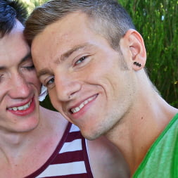 Elliot Vance in 'Next Door Studios' Early Bloomers (Thumbnail 4)
