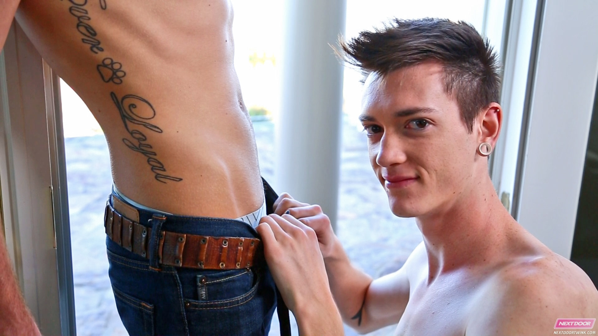 Elliot Vance in 'Next Door Studios' Early Bloomers (Thumbnail 12)