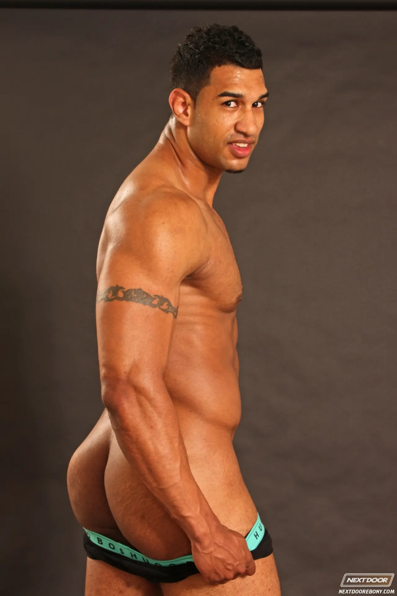 Next Door Studios 'Enrique' starring Enrique A (Photo 33)