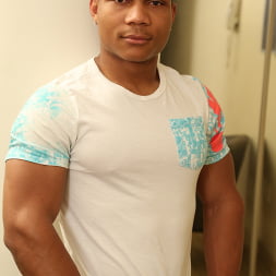 Flex in Flex (Photo 2) Flex in 'Next Door Studios' Flex (Thumbnail 2)