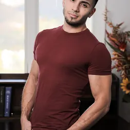 Hunter Knox in 'Next Door Studios' Hunter Knox (Thumbnail 2)