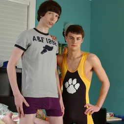 Hunter Page in 'Next Door Studios' Dress-up Games (Thumbnail 18)