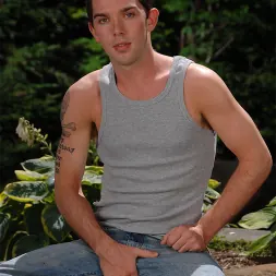 Jeremy Feist in Self Swallow (Photo 2) Jeremy Feist in 'Next Door Studios' Self Swallow (Thumbnail 2)