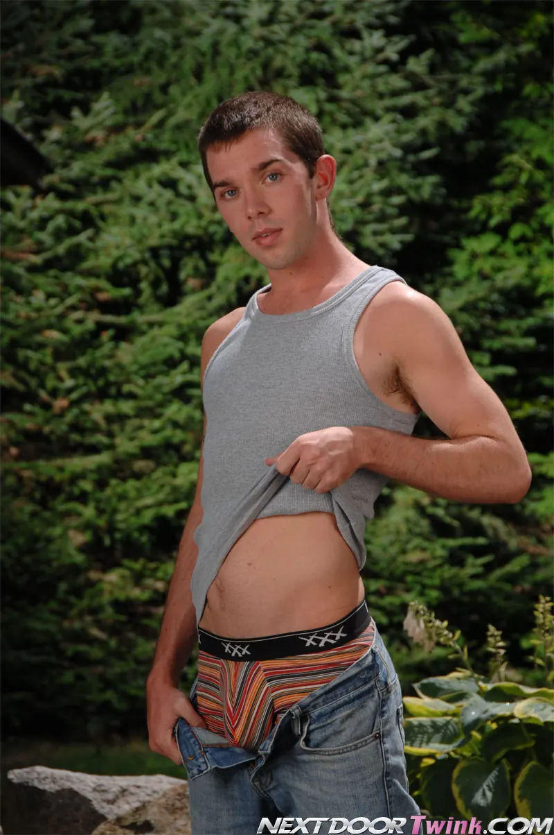 Next Door Studios 'Self Swallow' starring Jeremy Feist (Photo 3)