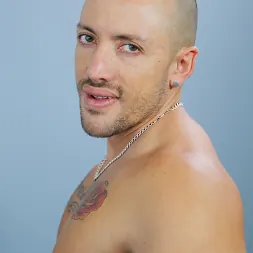 Jordano Santoro in Easy Pick Up (Photo 4) Jordano Santoro in 'Next Door Studios' Easy Pick Up (Thumbnail 4)