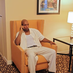 JP Richards in 'Next Door Studios' Good Tipper (Thumbnail 2)