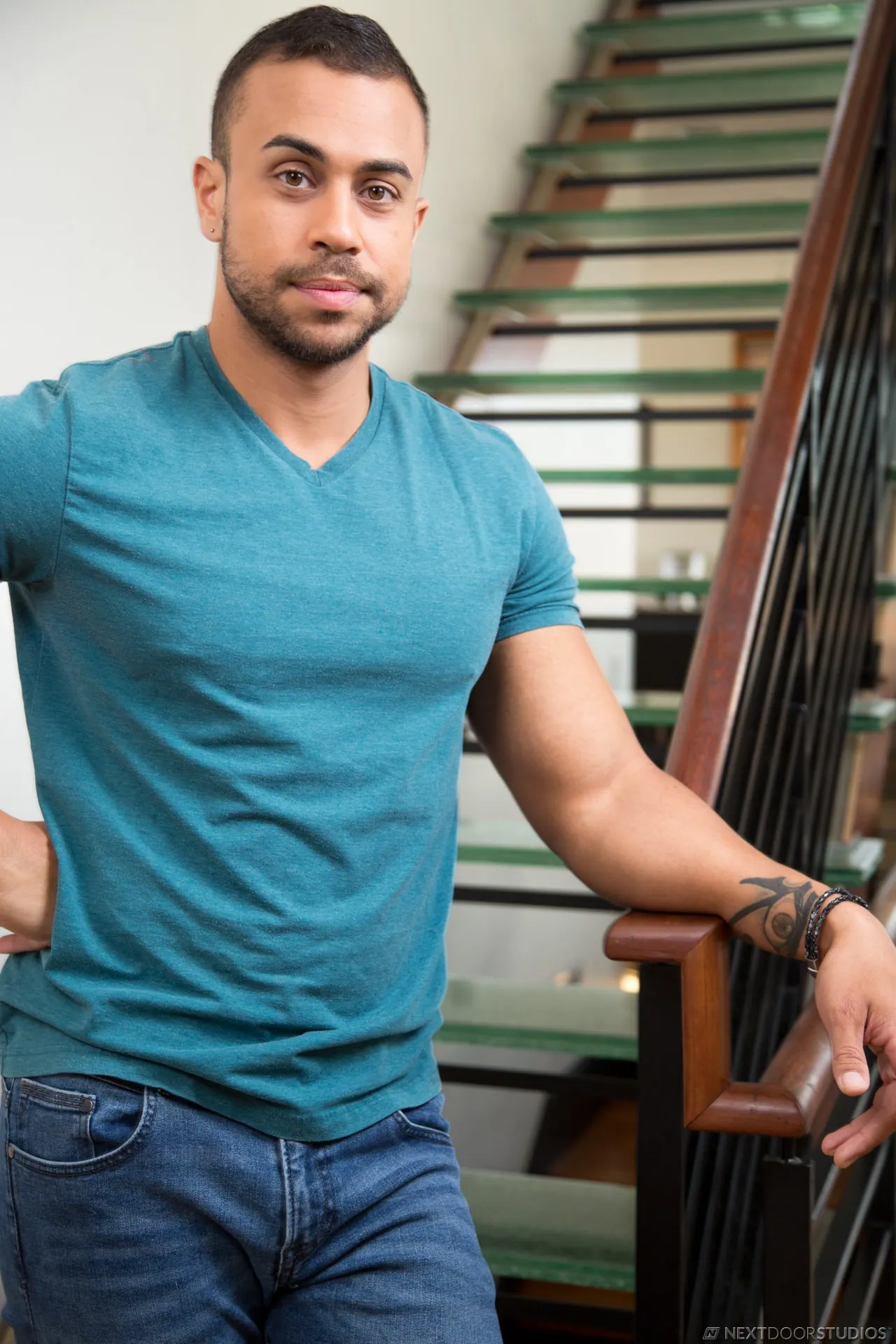 Next Door Studios 'Cooks to Cocks' starring Julian Grey (Photo 3)