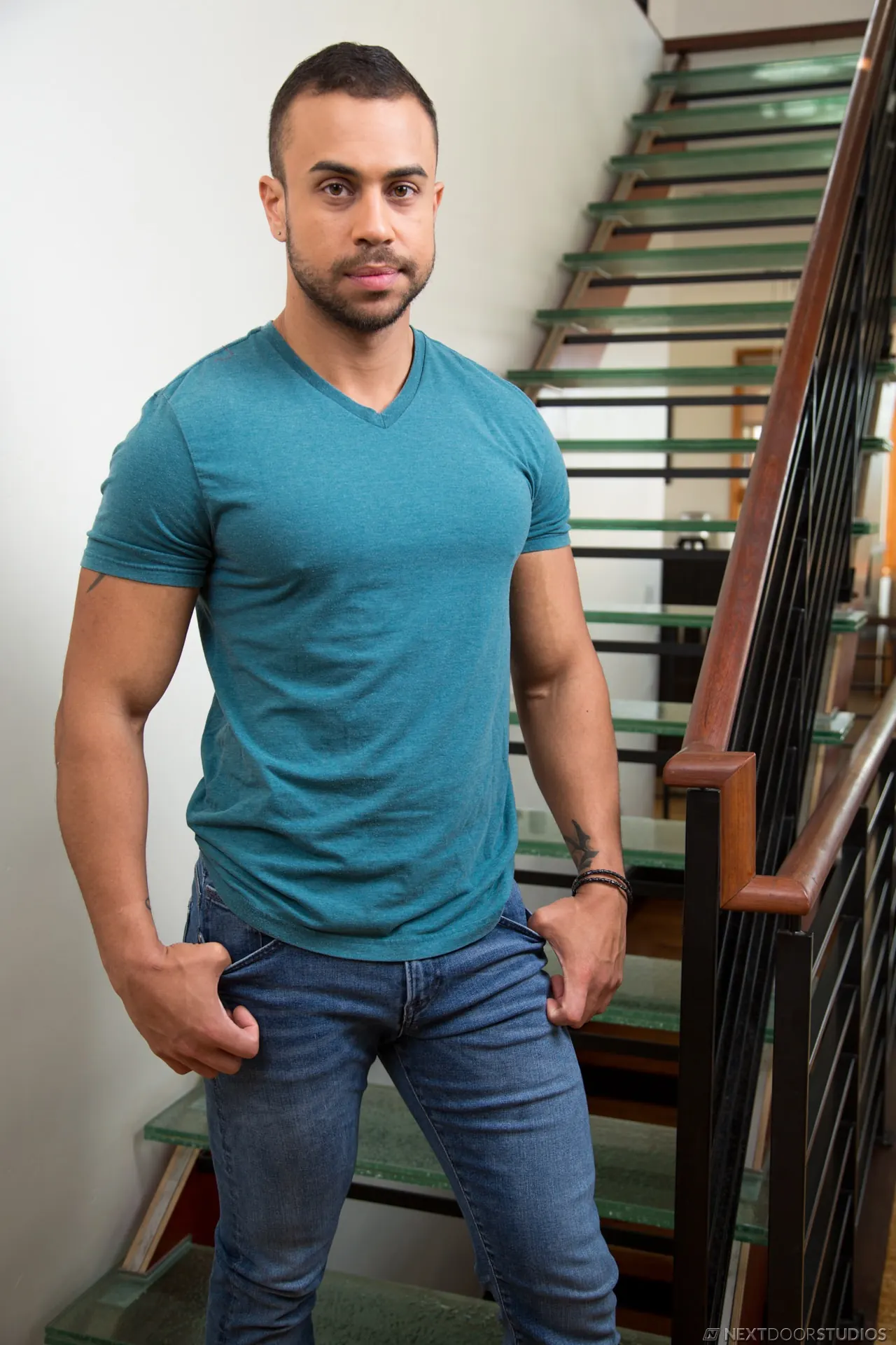 Next Door Studios 'Cooks to Cocks' starring Julian Grey (Photo 6)