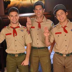 Julian Smiles in 'Next Door Studios' SCOUT'S BONOR (Thumbnail 1)