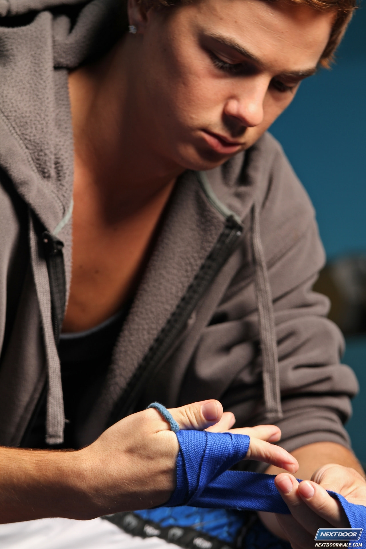 Justin Owen in 'Next Door Studios' Justin Owen (Thumbnail 4)
