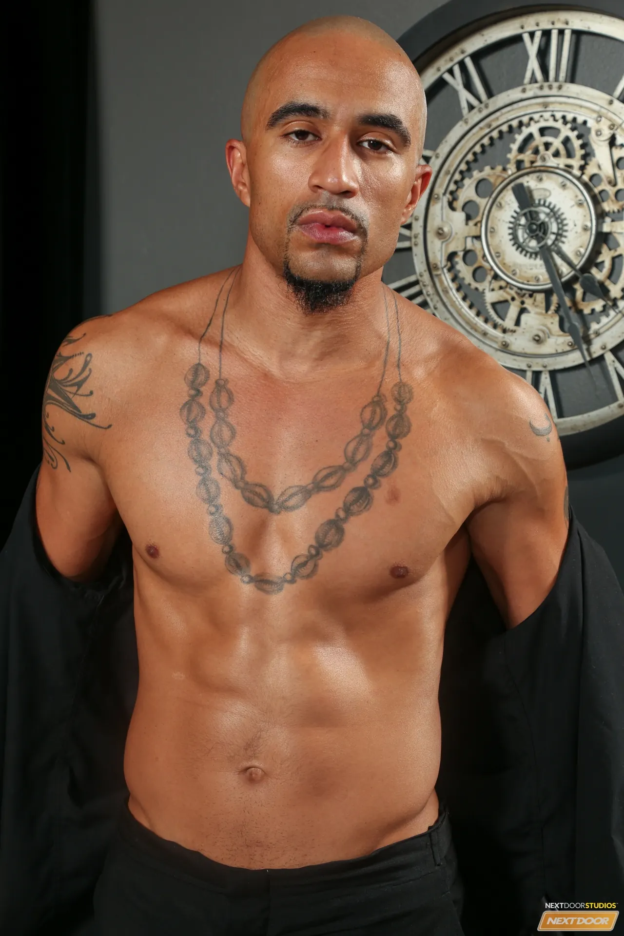 Next Door Studios 'King Noire' starring King Noire (Photo 11)