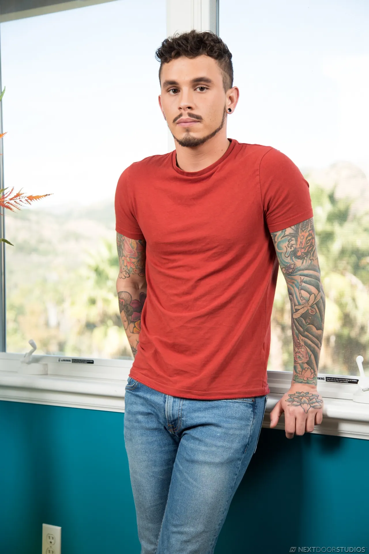 Next Door Studios 'Revealing Fortune' starring Michael Del Ray (Photo 3)