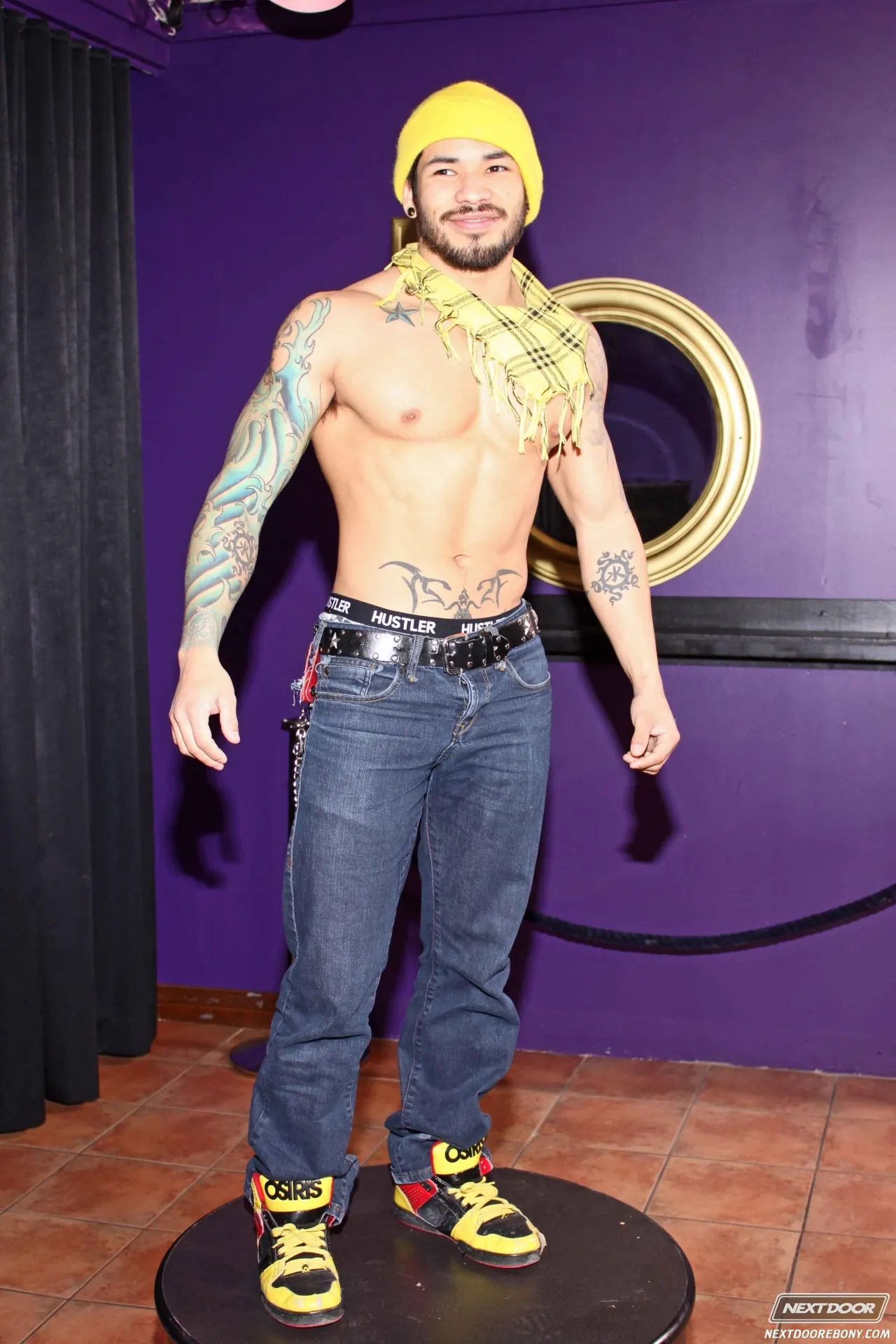 Next Door Studios 'Setting the Bar' starring Nubius (Photo 4)